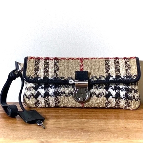Burberry Boucle Housecheck Wristlet / Clutch - Picture 16 of 16
